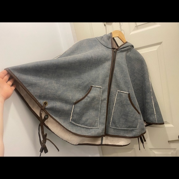 Hooded and Reversible Poncho Cape - Picture 7 of 9